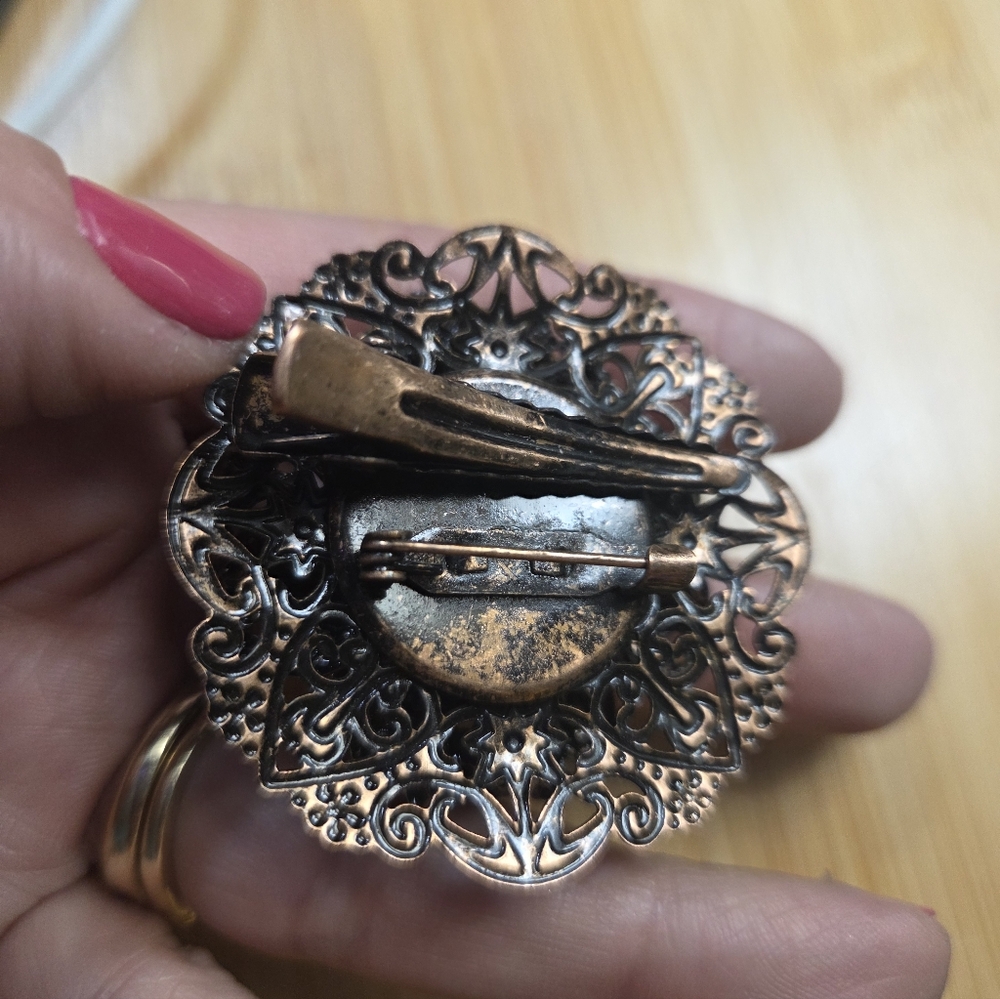 Elegant Red and Black Brooch With Clip - Picture 2 of 3